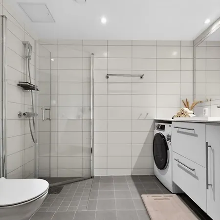 Modern 1 Bedroom Close To Centre *