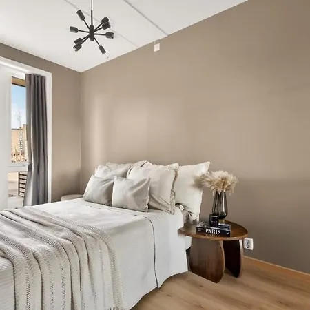 Modern 1 Bedroom Close To Centre